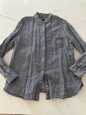 Women’s Banana Republic seersucker gingham navy and white check.  Size xl